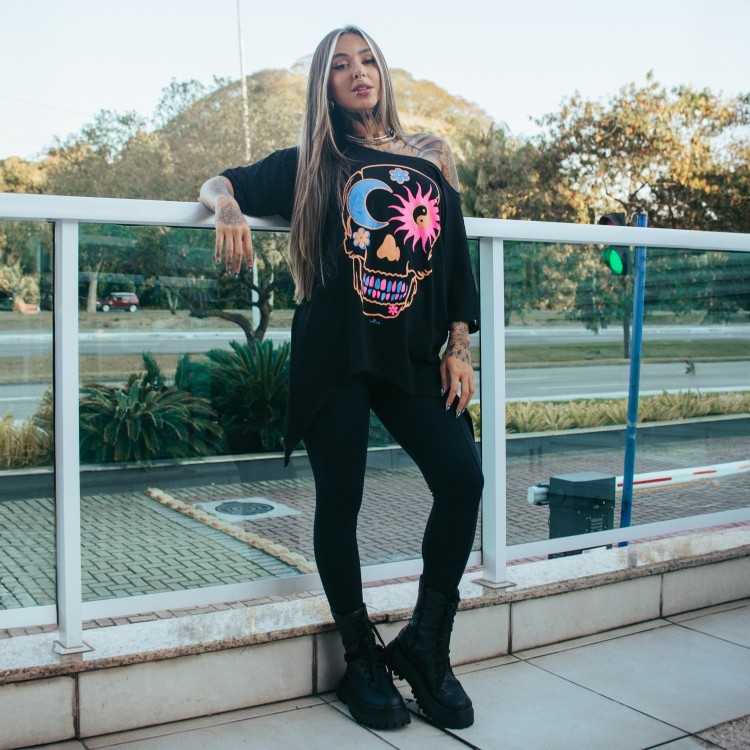 Max T-shirt Assimétrica Caveira Good Vibes